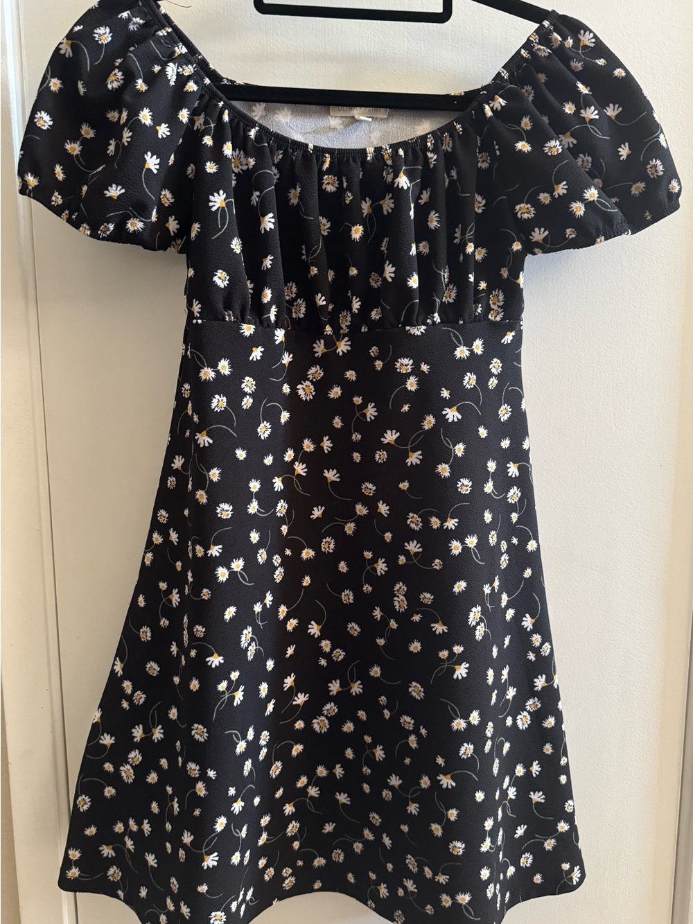 Ultra Flirt Black Daisy Print Off-Shoulder Dress - Medium